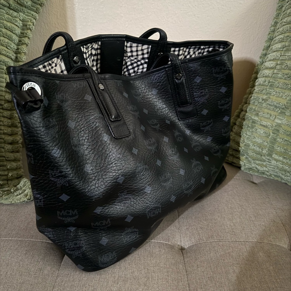 MCM Black Leather Tote Bag (Medium size) - Picture 2 of 8